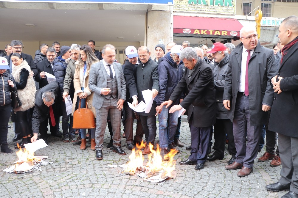 Memurlar bordro yakıp ısındı 