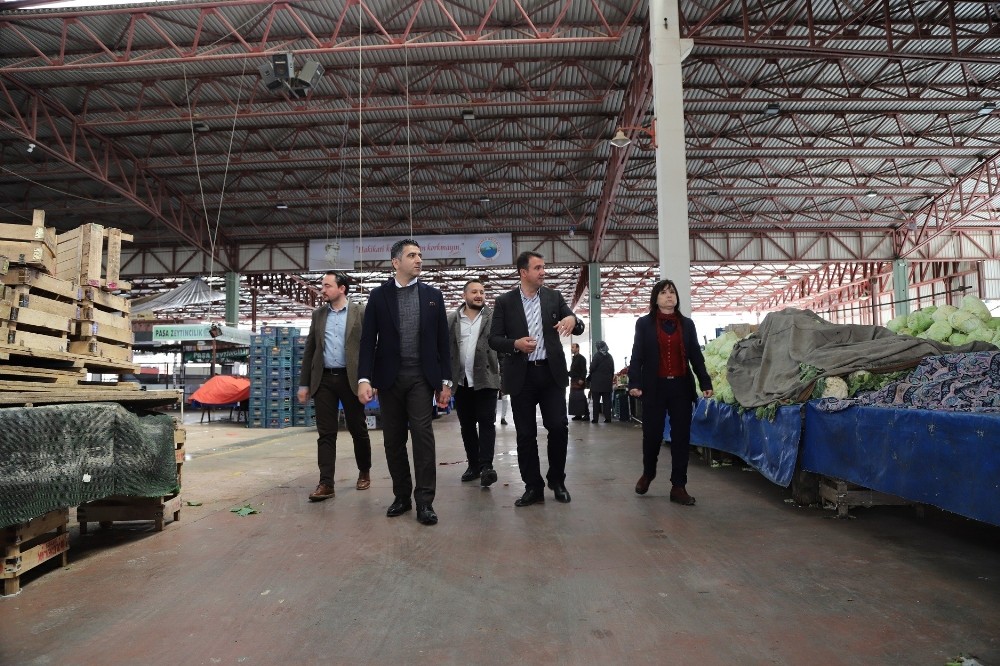 Menderes pazar yeri otoparkına kavuşuyor 