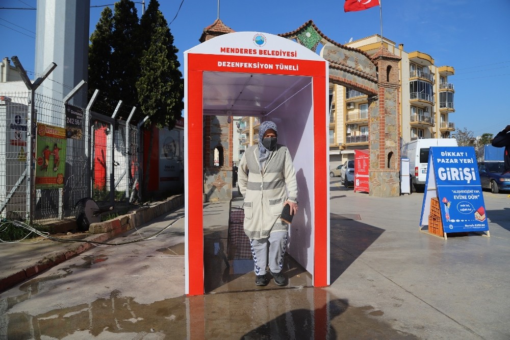Menderes’te dezenfeksiyon tünelleri devrede 