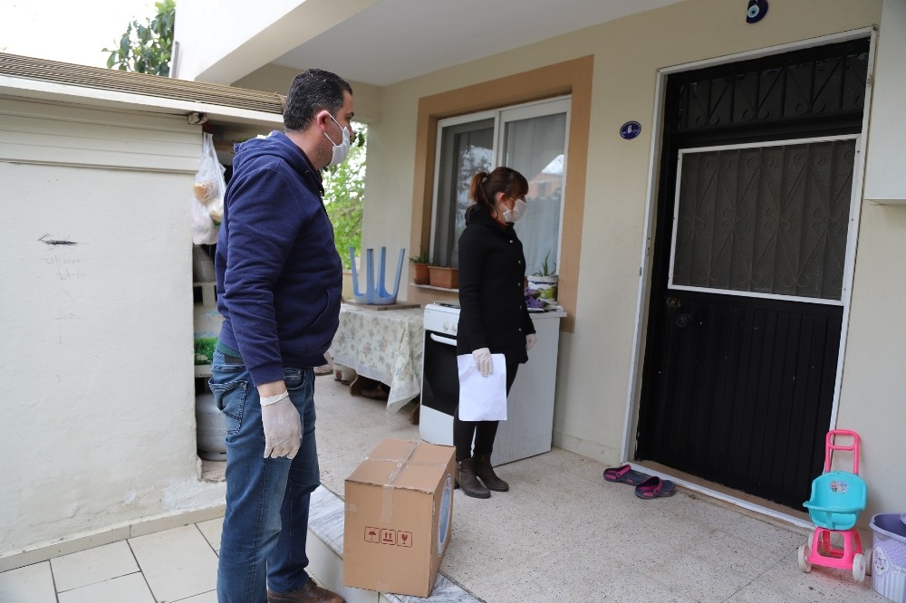 Menderes’te ihtiyaç sahipleri unutulmuyor 