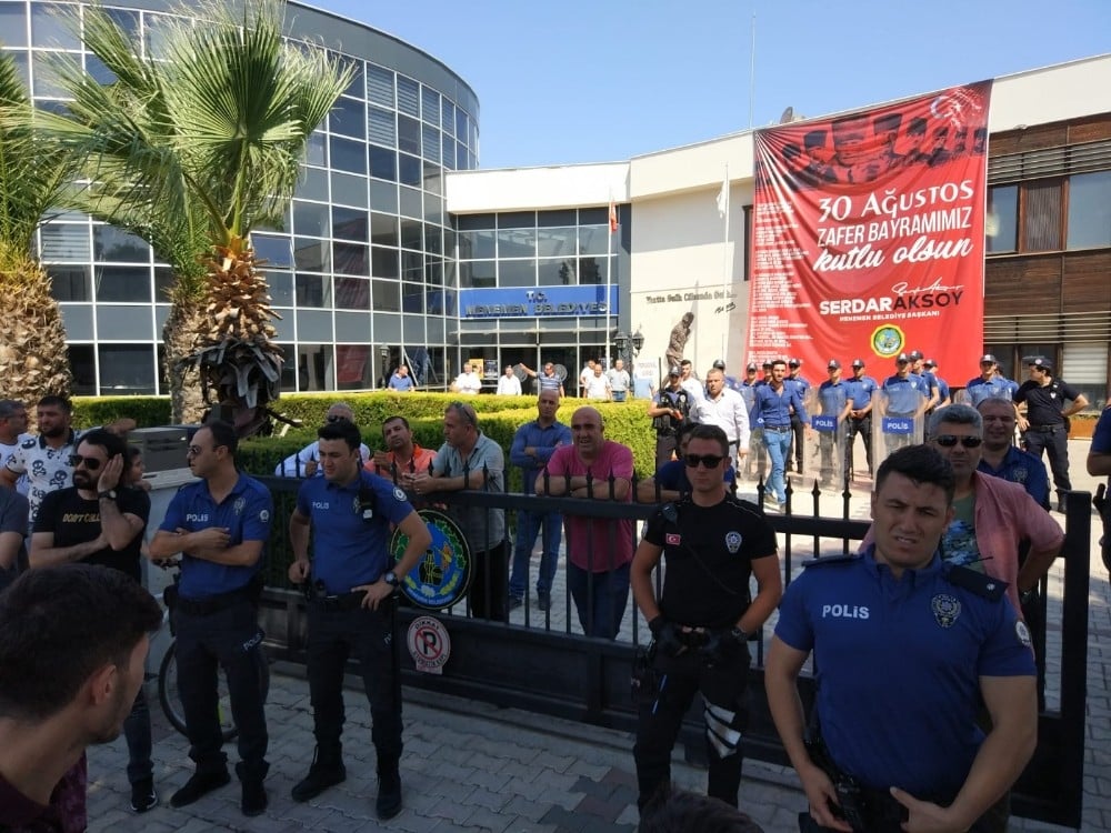 Menemen’de pazarcıların krizi büyüyor 