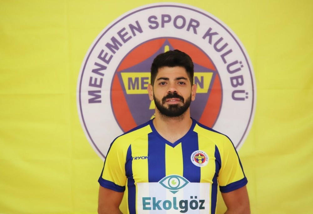 Menemenspor, 2 futbolcuyla yollarını ayırdı 