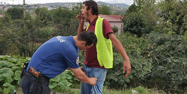 Menfezin içinde uyuya kaldı, polis alarma geçti