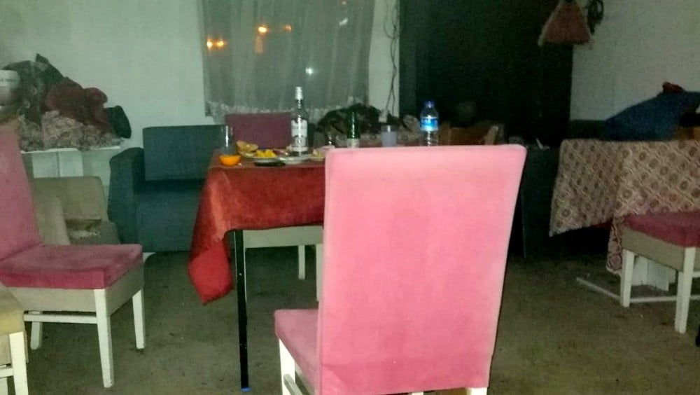 Menteşe’de açık kahvehaneye baskın 