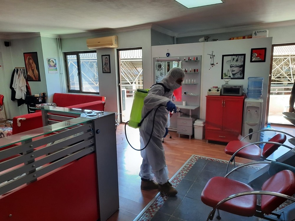 Menteşe’de berber ve kuaför dükkanları dezenfekte edildi 