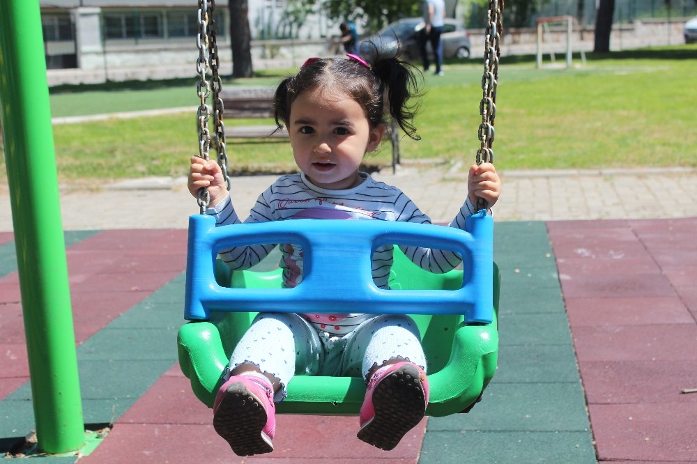 Menteşe’de çocuklar parklara akın etti 