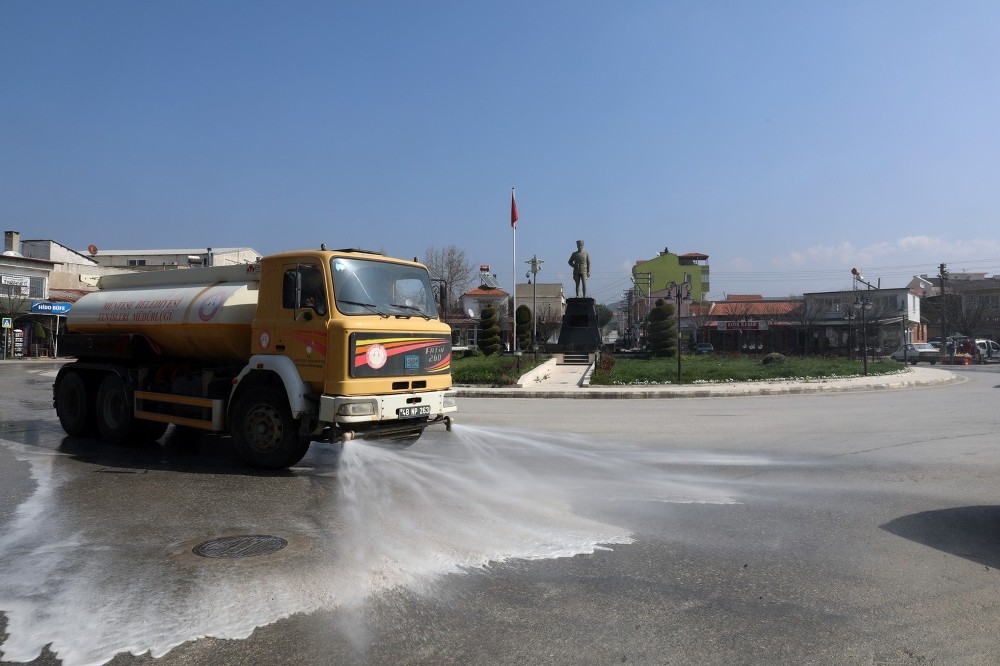 Menteşe’de dezenfeksiyon işlemleri devam ediyor 