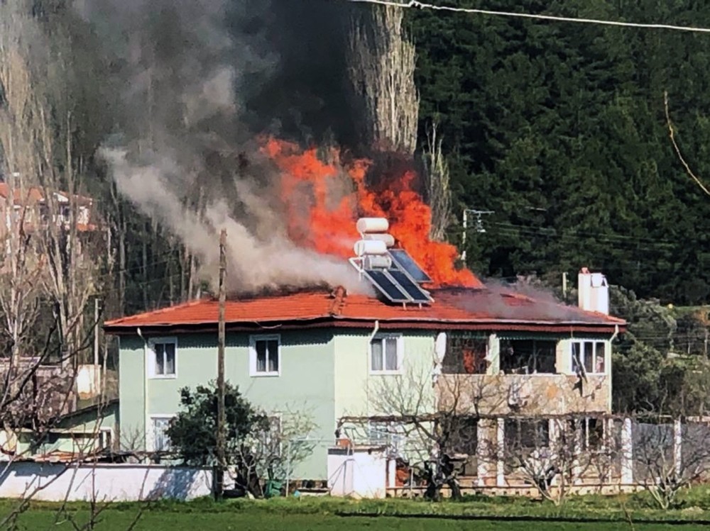 Menteşe’de ev yangını 