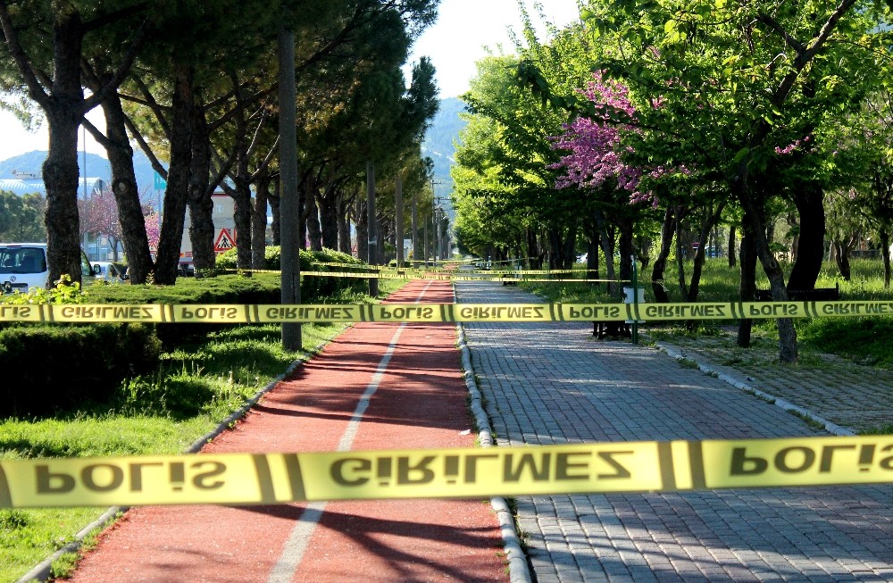 Menteşe’de yürüyüş yolu şerit çekilerek kapatıldı 