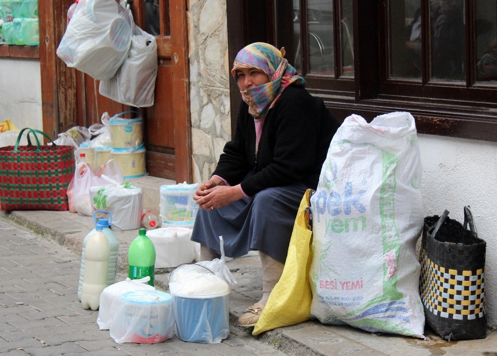 Menteşe’nin yoğurtçu kadınları sokaktan kurtulmak istiyor 