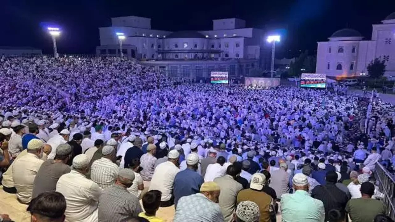 Menzil'de on binlerin katılımıyla Seyyid Abdülbaki Elhüseyni için Mevlid-i Şerif Programı