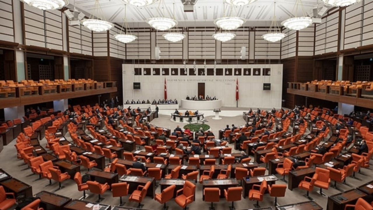 Merakla beklenen yargı paketi TBMM’den geçti!