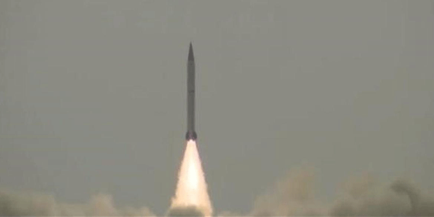 Merakla bekleniyordu! Sonunda oldu: Kardeş ülke füzeyi ateşledi