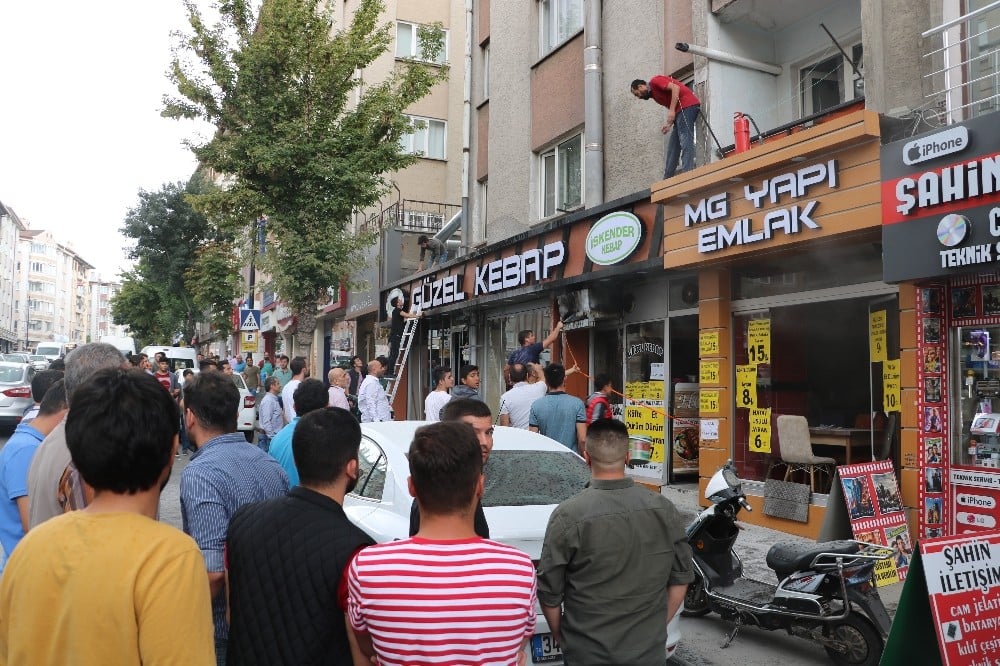 Meraklı gözlerle izlediler 