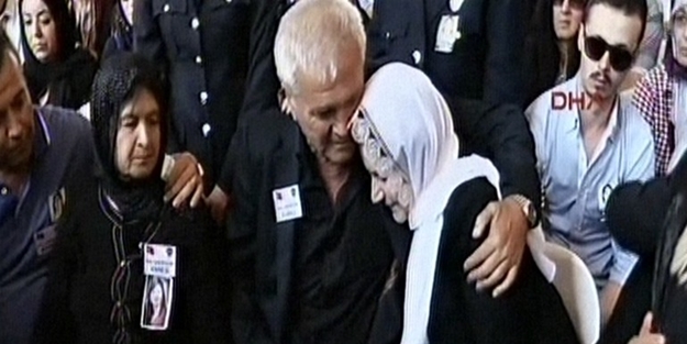 Meral Akşener gözyaşlarına boğuldu