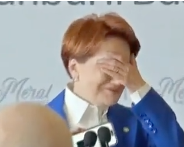 Meral Akşener'den tiyatroculara taş çıkartan şov! Sen ağlama, dayanamam