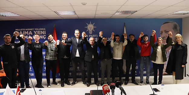 Meral Akşener'e büyük şok! İYİ Parti'den istifa edip AK Parti'ye katıldılar