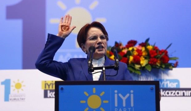 Meral Akşener'i yerden yere vurup, istifa etti!