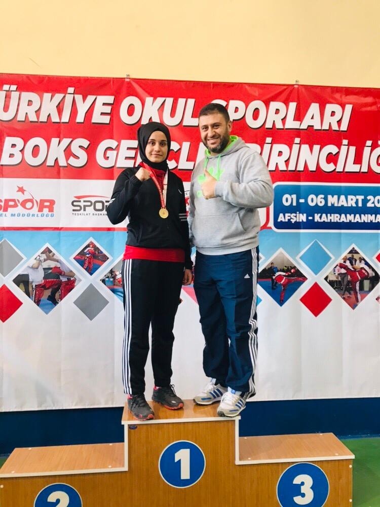 Meram Belediyesporlu Şeyma İyiel, Gençler Kick Boks Türkiye Şampiyonu oldu 