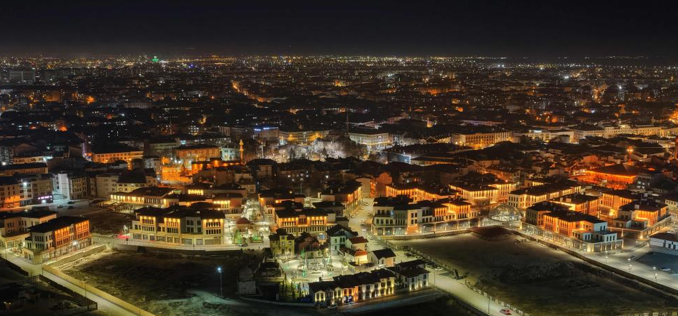 Meram’da tarih yeşil enerjiyle aydınlanıyor: Suriçi Çarşısı Türkiye’ye örnek oldu