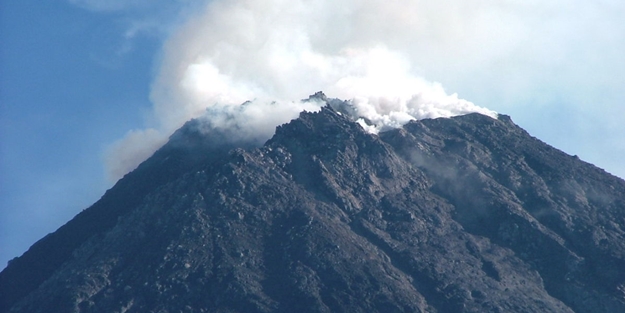 Merapi Yanardağı hareketlendi