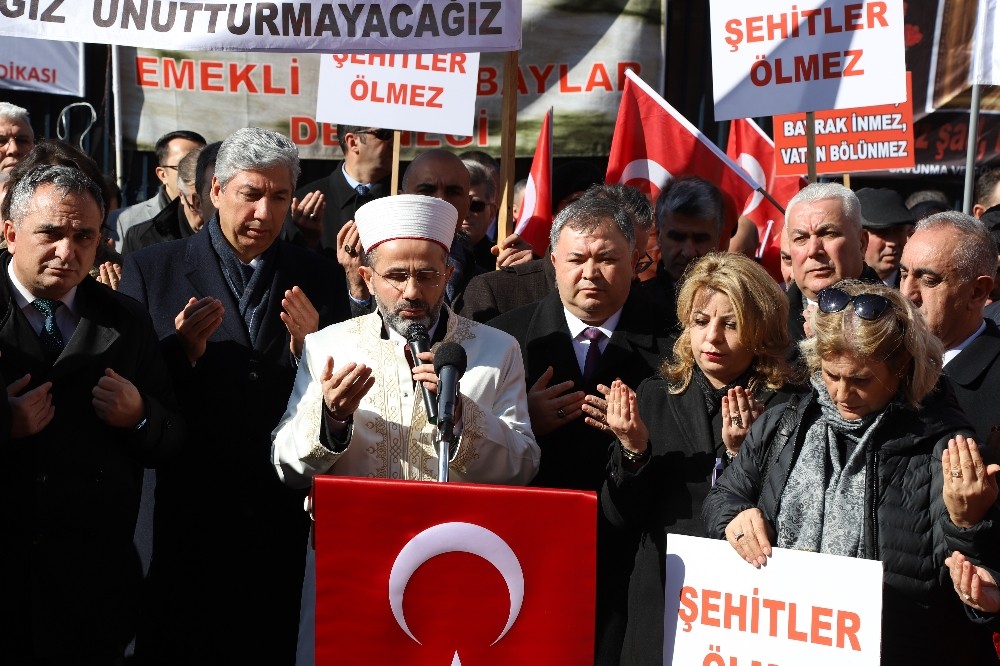 Merasim sokak şehitleri anıldı 
