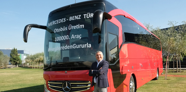 Mercedes-Benz Türk 100 bininci otobüsünü banttan indirdi