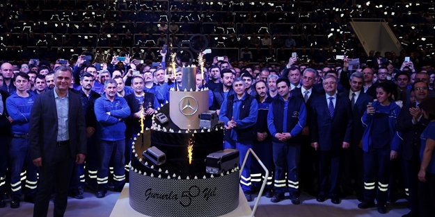 Mercedes-Benz Türk 50. yılını tüm çalışanları ile coşkuyla kutladı