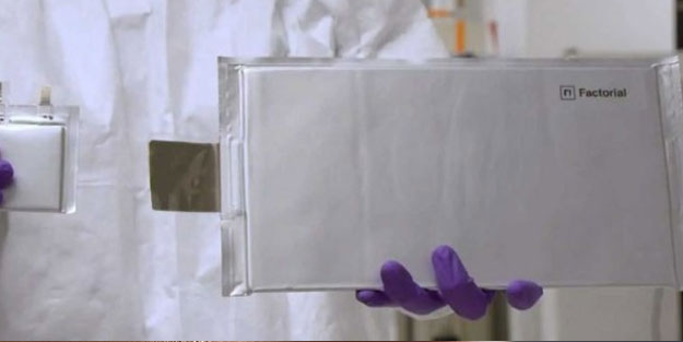 Mercedes gelişmiş pilleri teslim aldı