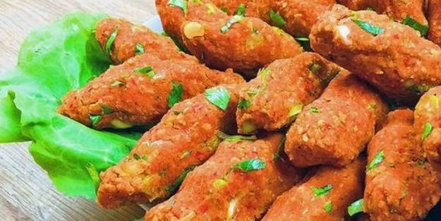 Mercimek köftesi tarifi nasıl yapılır? Pratik mercimek köftesi tarifi ve malzemeler