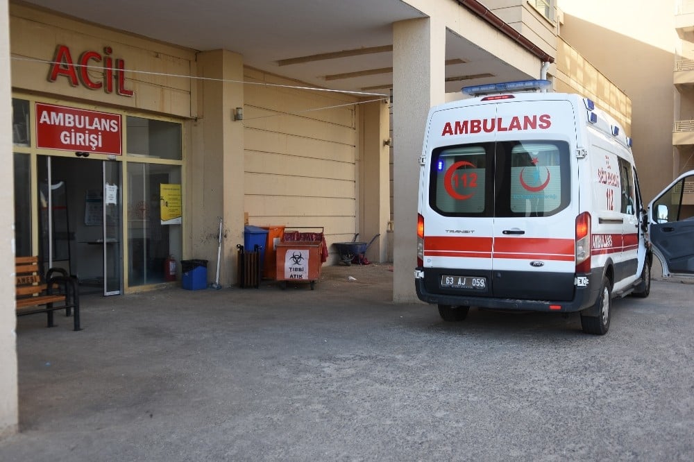 Mercimek yüklü traktör devrildi: 1 yaralı 