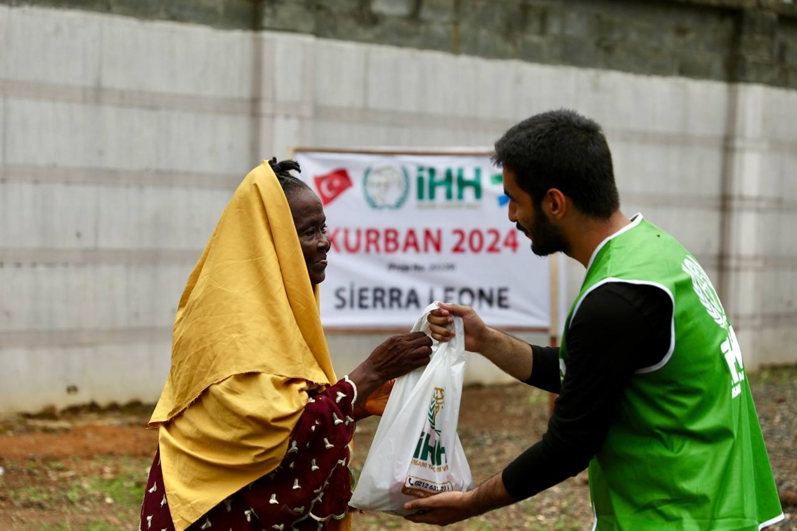 Merhamet elimiz dünyayı kuşattı