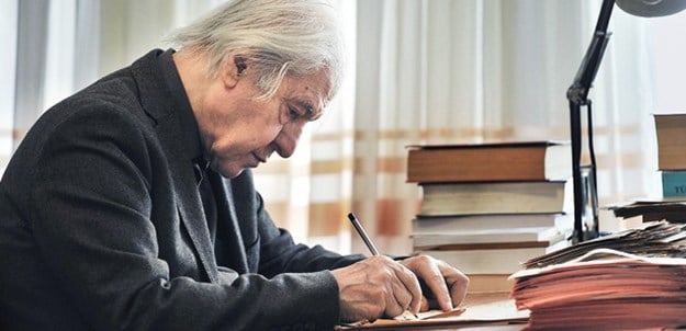 Merhum Nuri Pakdil'in meşhur devrimci selamlaması