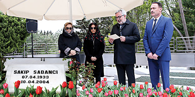Merhum Sakıp Sabancı, kabri başında anıldı