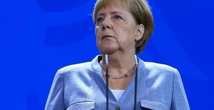 Merkel: Bir dönem bitti. Yeni bir başlık açmak lazım