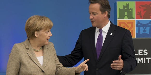 Merkel Cameron'u ikna etmeye çalışıyor