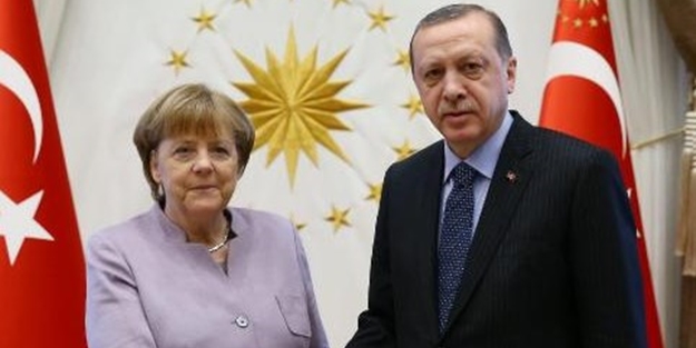 Merkel, iadeye yanaşmıyor! Bahanesine Erdoğan'dan jet cevap