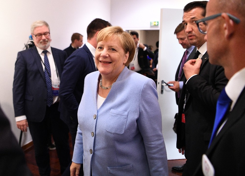 Merkel, İran’la diplomatik kanalların açık tutulmasını istedi 