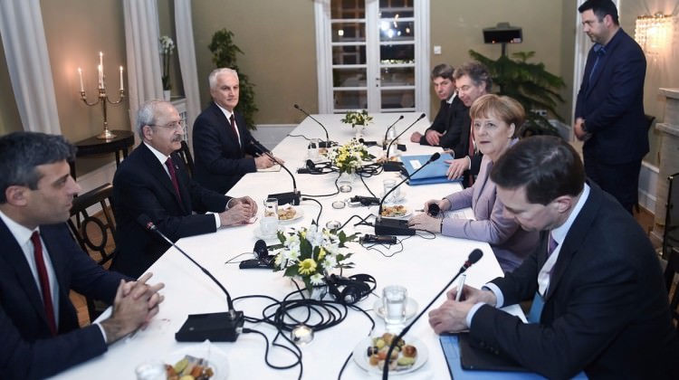 Merkel Kılıçdaroğlu'nu sorguya çekti