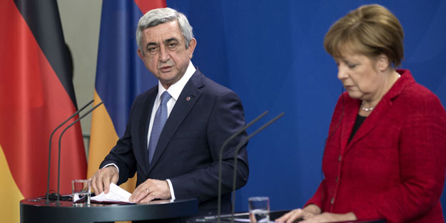 Merkel'den Sarkisyan'a 