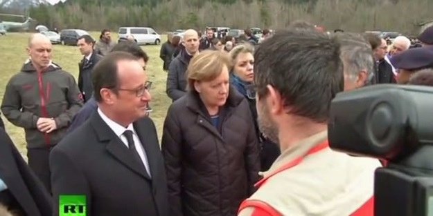 Merkel ve Hollande enkaz bölgesini inceledi