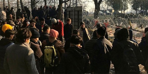 Merkel ve Miçotakis'e Berlin'de sığınmacı protestosu