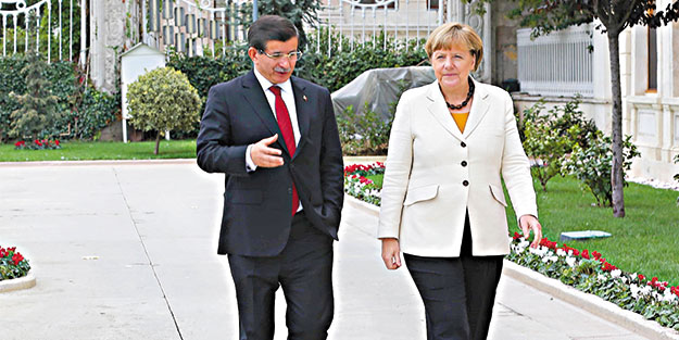 Merkel yine top çevirdi
