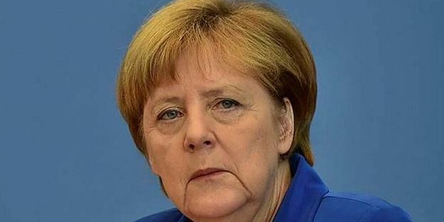 Merkel’den beşli zirve daveti