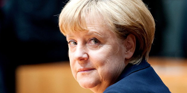 Merkel'den gündemdeki Türklere büyük övgü: Gurur duyuyoruz