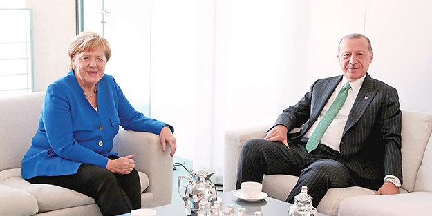 Merkel’den pişkinlik