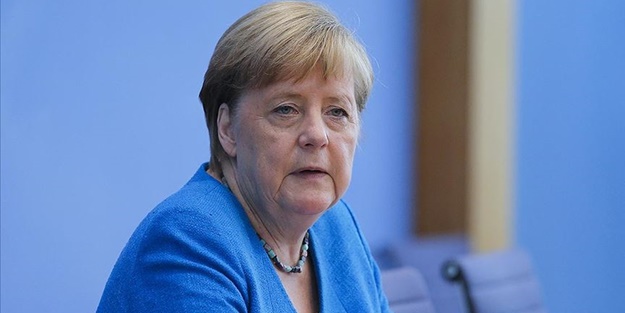 Merkel'e koalisyon şoku: Oyları resmen eridi!