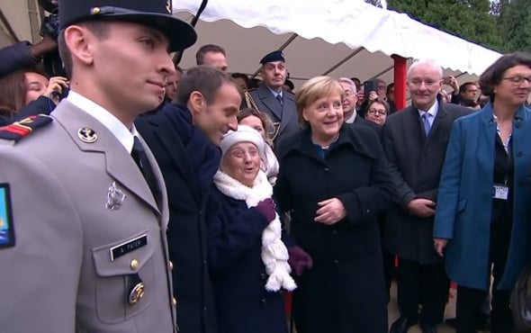 Merkel'i Macron'un eşi zannetti