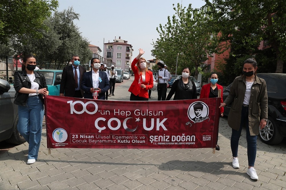 Merkezefendi sokaklarında 23 Nisan coşkusu 