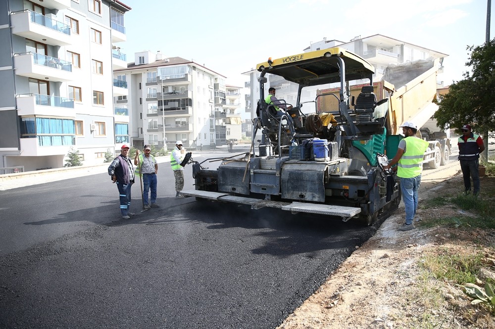 Merkezefendi’de 13 mahallede 11 bin ton asfalt çalışması yapıldı 